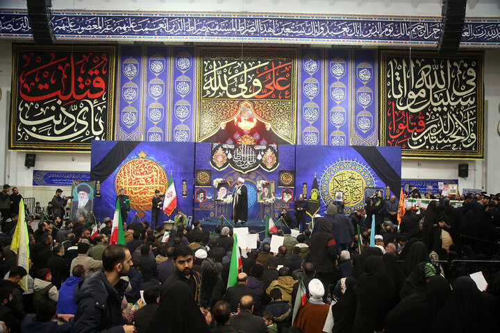 وداع با پیکر مطهر ۵ شهید حملات آمریکایی صهیونی در حرم بانوی کرامت