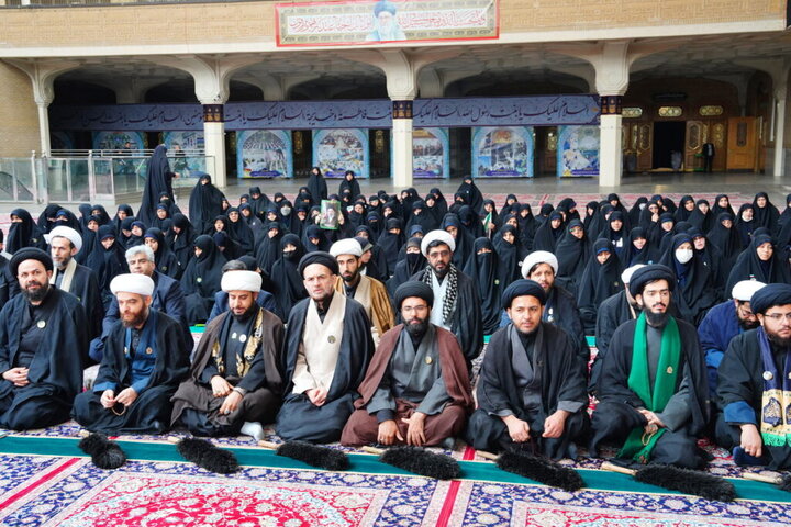 عهد بیعت خادمان حرم بانوی کرامت با سومین رهبر انقلاب
