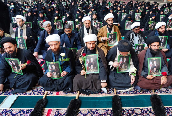 عهد بیعت خادمان حرم بانوی کرامت با سومین رهبر انقلاب