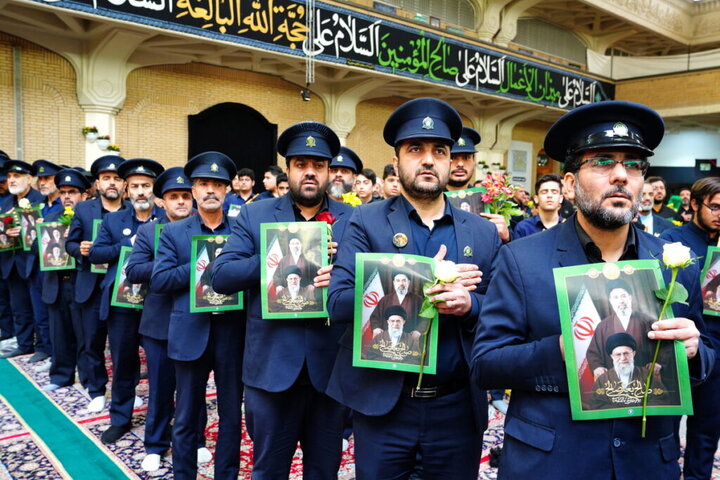 عهد بیعت خادمان حرم بانوی کرامت با سومین رهبر انقلاب