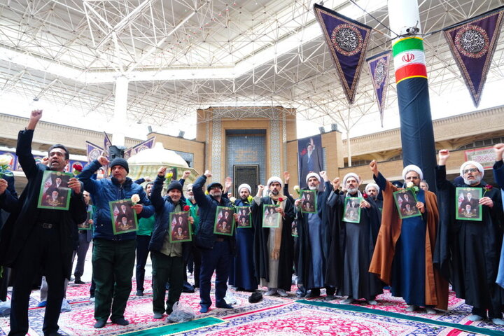 عهد بیعت خادمان حرم بانوی کرامت با سومین رهبر انقلاب