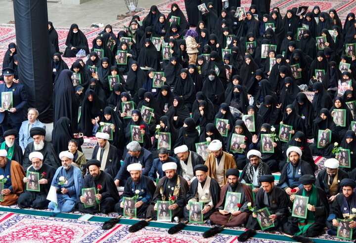 عهد بیعت خادمان حرم بانوی کرامت با سومین رهبر انقلاب