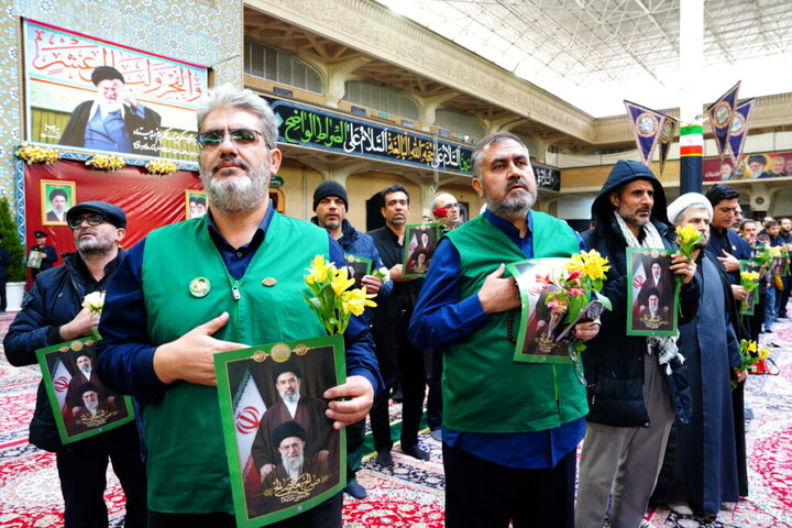 عهد بیعت خادمان حرم بانوی کرامت با سومین رهبر انقلاب