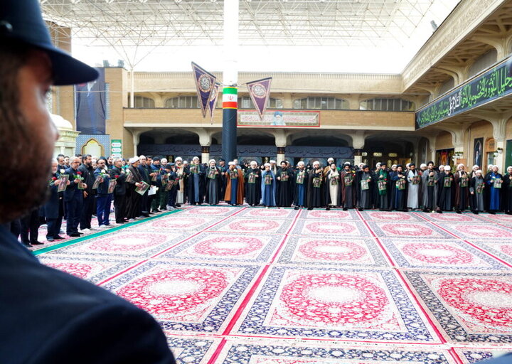عهد بیعت خادمان حرم بانوی کرامت با سومین رهبر انقلاب