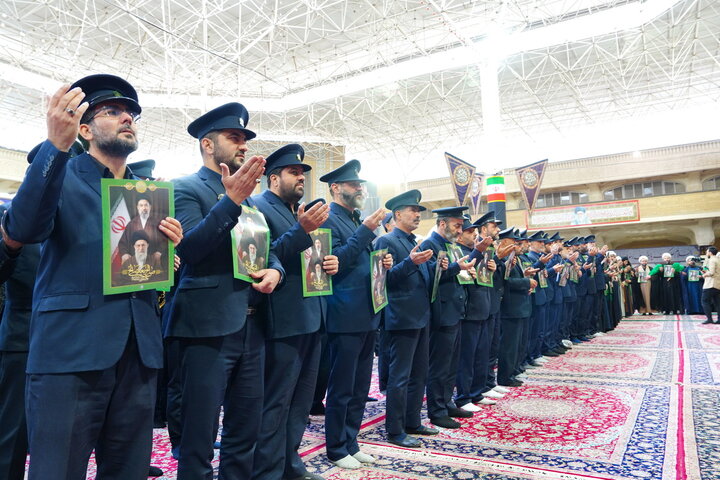 عهد بیعت خادمان حرم بانوی کرامت با سومین رهبر انقلاب