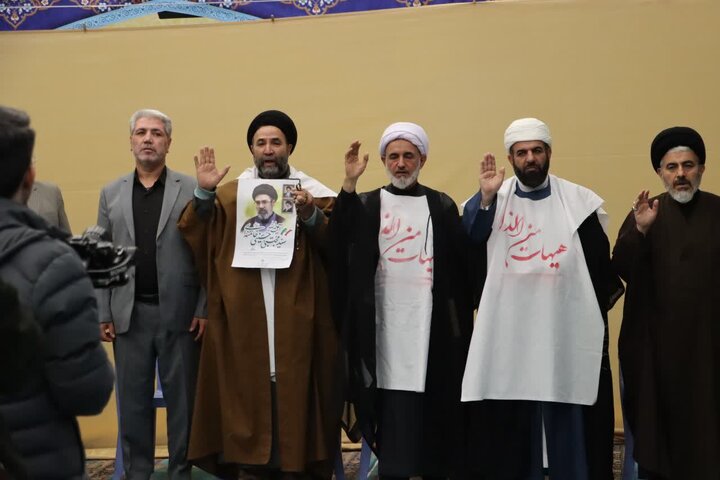 تصاویر/ بیعت علمای شیعه و اهل سنت شهرستان ارومیه با آیت الله سید مجتبی خامنه ای
