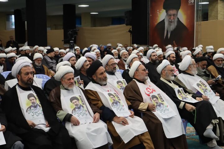 تصاویر/ بیعت علمای شیعه و اهل سنت شهرستان ارومیه با آیت الله سید مجتبی خامنه ای