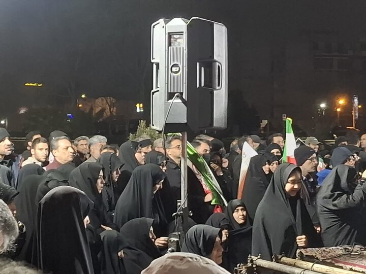 تصاویر/ اجتماع مردمی بیعت با رهبری سوم همراه با وداع چهار شهید مدافع وطن درکاشان