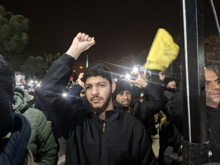 تصاویر/ اجتماع مردمی بیعت با رهبری سوم همراه با وداع چهار شهید مدافع وطن درکاشان