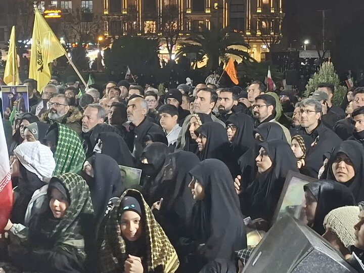 تصاویر/ اجتماع مردمی بیعت با رهبری سوم همراه با وداع چهار شهید مدافع وطن درکاشان