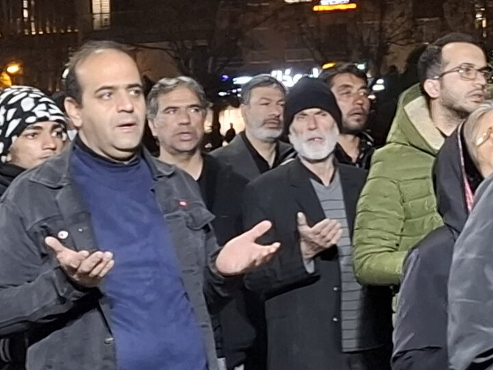 تصاویر/ اجتماع مردمی بیعت با رهبری سوم همراه با وداع چهار شهید مدافع وطن درکاشان