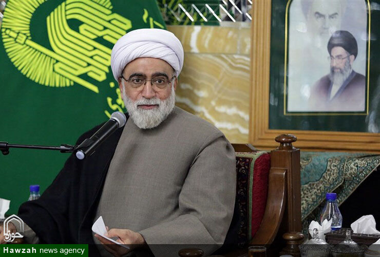 حضرت آیت‌الله سیدمجتبی خامنه‌ای از فضلای سرآمد حوزه و دارای مرتبه اجتهاد است