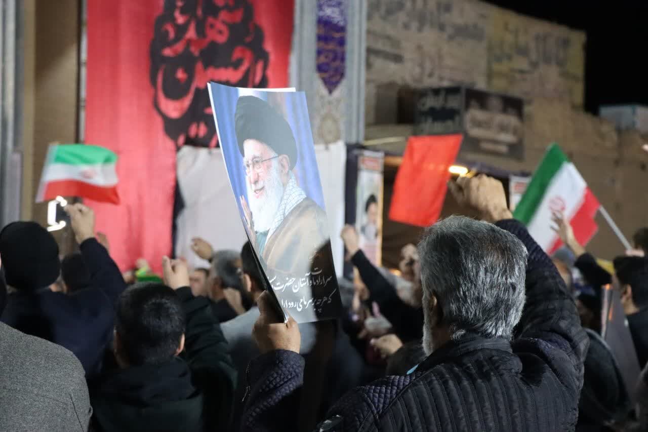 رهبر شهید با نگاهی طبیبانه به روح و روان نسل جوان، راهکار را در بازگشت به اصالت معنوی می‌دانستند 