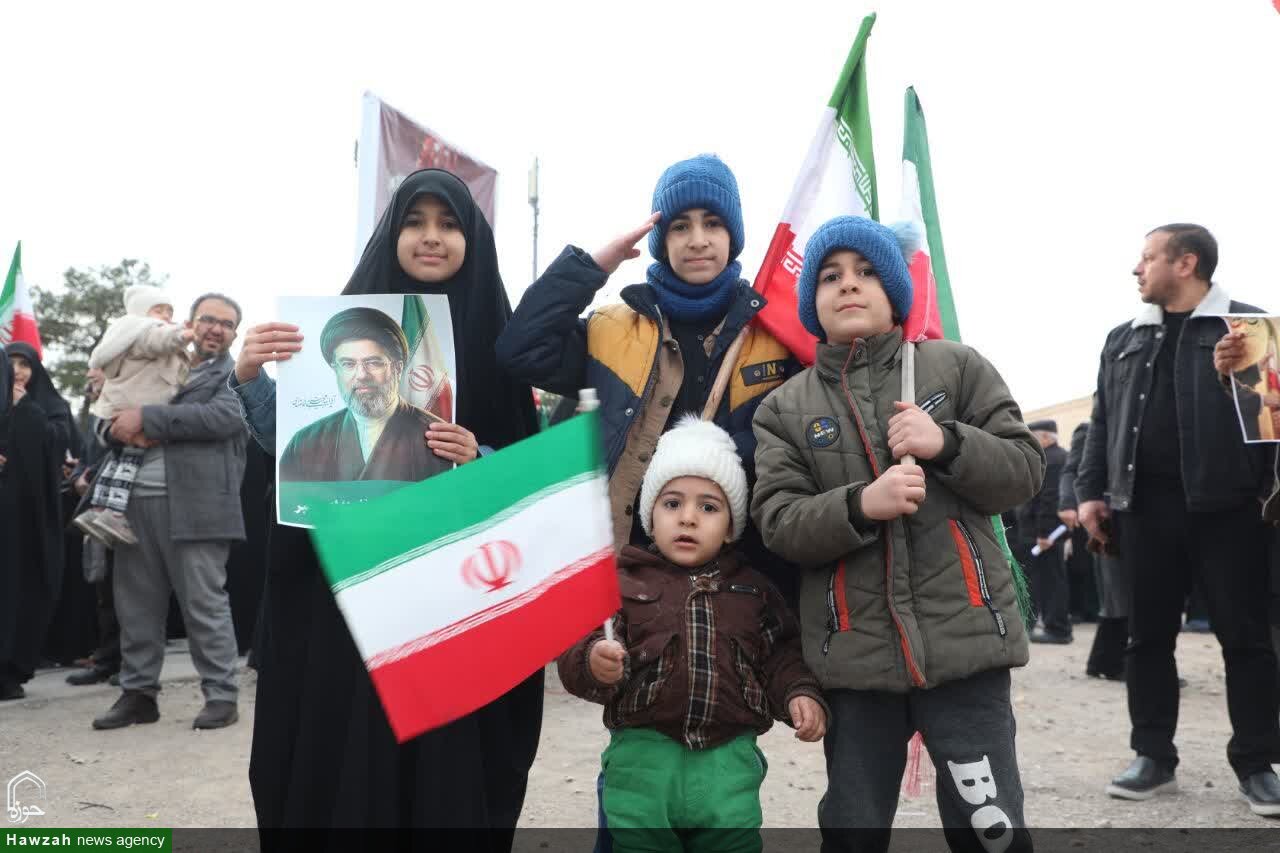 بسیج مردمی چه نقشی در دفاع از وطن اسلامی بر عهده دارد؟