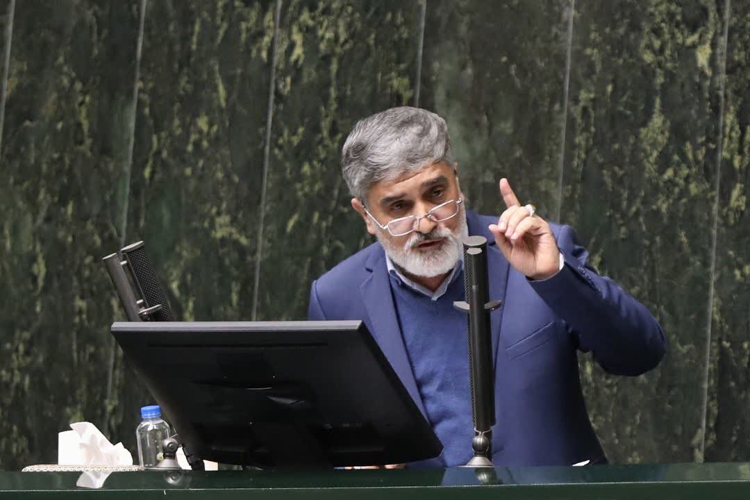 بیعت نماینده مردم کرمان در مجلس با حضرت آیت الله سید مجتبی خامنه ای