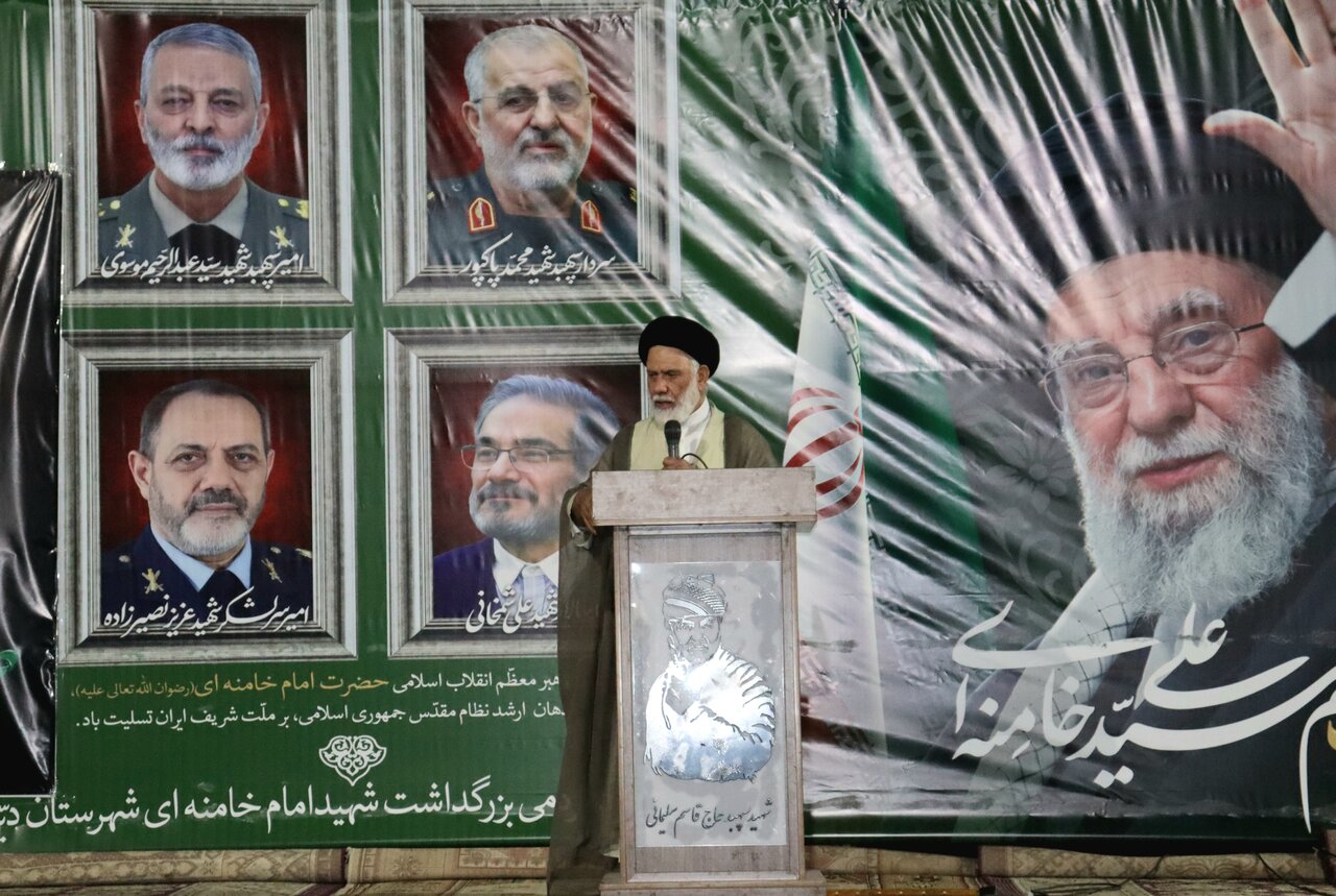 اطاعت از رهبر انقلاب وظیفه امروز ملت ایران است