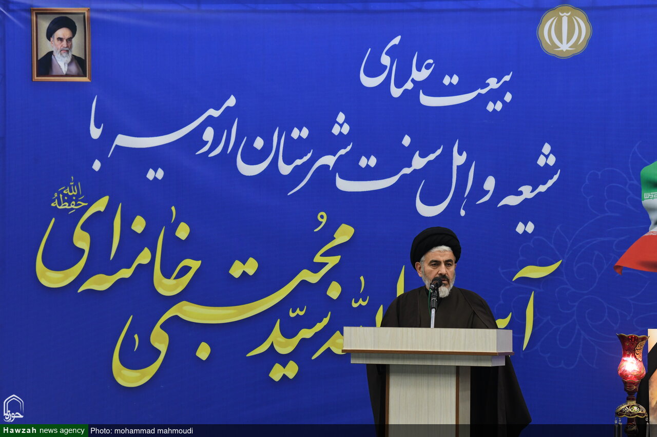 علمای ارومیه کفنپوش با حضرت آیتالله سیدمجتبی خامنهای بیعت کردند