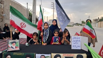 تصاویر/ بیعت با رهبر انقلاب به سبک کودکان دوراهک