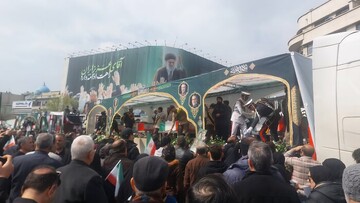 تشییع پیکر فرماندهان شهید جنگ تحمیلی آمریکایی صهیونیستی در تهران/ طنین شعارهای انقلابی در لحظه عبور جنگنده‌های تروریست‌های غربی 