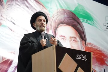 جمهوری اسلامی پرچمدار ایستادگی در برابر نظام سلطه است