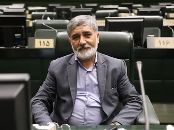 حضور مردم در حمایت از رهبری، ستون نظام جمهوری اسلامی را مستحکم‌تر می‌کند