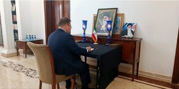 سفیر روسیه در کنیا پیام تسلیت خود را در سفارت ایران در نایروبی  تسلیم کرد
