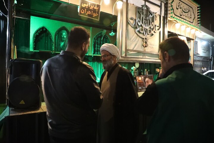 تصاویر/ بازدید نماینده ولی‌فقیه در استان در مواکب عزای سطح شهر سمنان