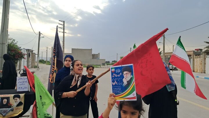 تصاویر/ بیعت با رهبر انقلاب به سبک کودکان دوراهک
