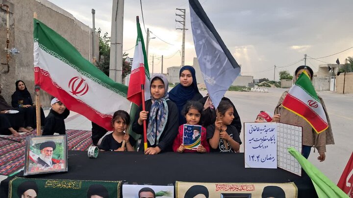 تصاویر/ بیعت با رهبر انقلاب به سبک کودکان دوراهک