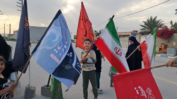تصاویر/ بیعت با رهبر انقلاب به سبک کودکان دوراهک