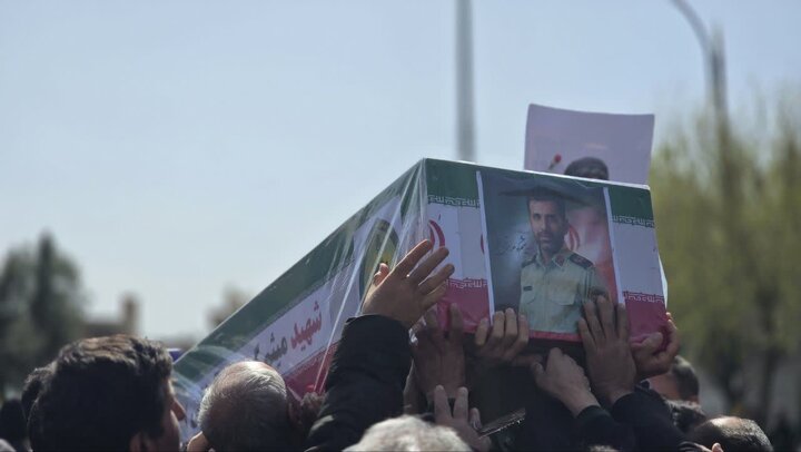 تصاویر/ مراسم باشکوه تشییع چهار شهید مدافع وطن درکاشان