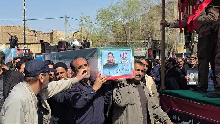 تصاویر/ مراسم باشکوه تشییع چهار شهید مدافع وطن درکاشان