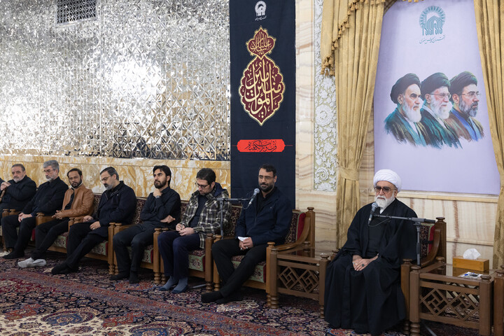 تصاویر/  دیدار جمعی از فعالان رسانه‌ای مشهد با تولیت آستان قدس رضوی