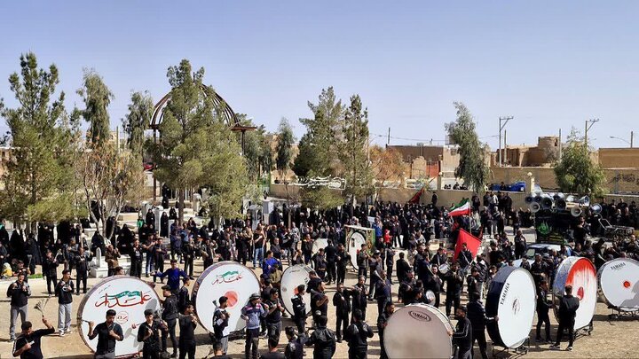 آیین سنتی نخل‌برداری به مناسبت شهادت امام علی (ع)درحسین‌آباد کویر