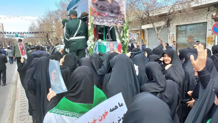 تصاویری از تشییع پیکر پاسدار شهید سید ابراهیم موسویان در الیگودرز