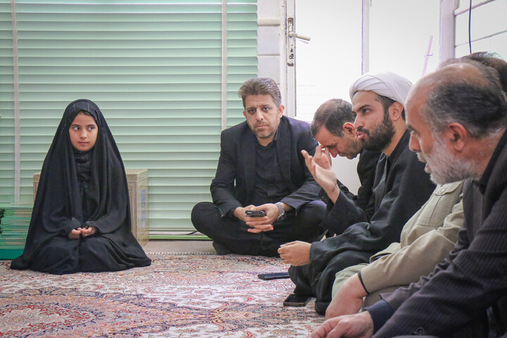 تصاویر/ عرض تسلیت و تبریک اهالی رسانه قم خدمت خانواده شهید سلیمی از همکاران رسانه‌ای