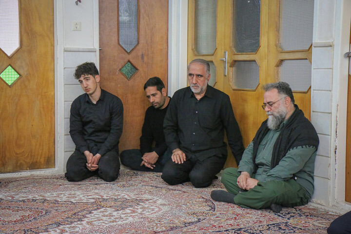 تصاویر/ عرض تسلیت و تبریک اهالی رسانه قم خدمت خانواده شهید سلیمی از همکاران رسانه‌ای