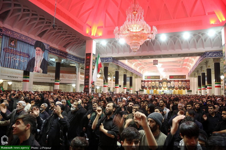 Photos/ La nuit bénie du 21 Ramadan illuminée par les prières des fidèles au sanctuaire de Hazrat Masoumeh (s)