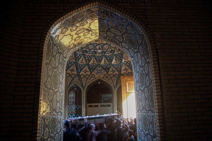 تشییع شهدای جنگ رمضان در حرم حضرت معصومه (س)