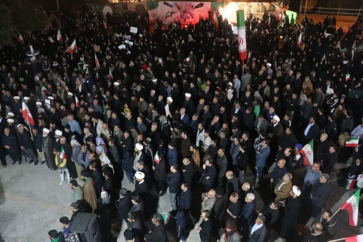 تصاویر/بیعت مردم شهرستان دارالمومنین شهرستان شوشتر با سومین رهبر انقلاب اسلامی ایران