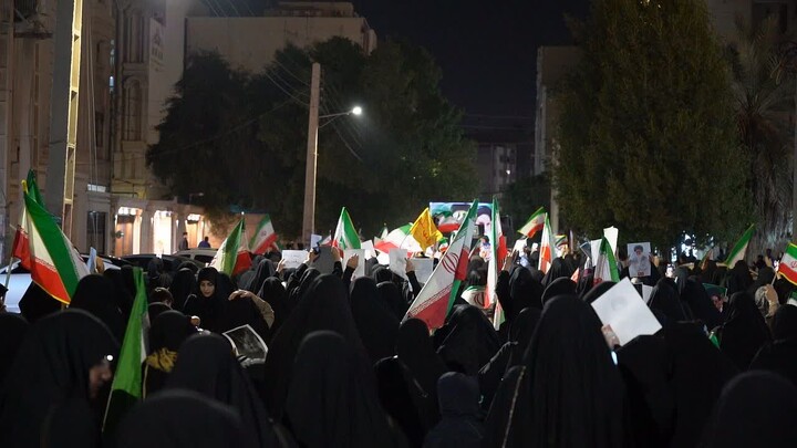 تصاویر/خروش اهالی باغیرت کوی ملت اهواز در بیعت با سومین رهبر انقلاب اسلامی ایران