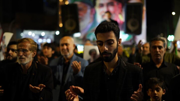تصاویر/خروش اهالی باغیرت کوی ملت اهواز در بیعت با سومین رهبر انقلاب اسلامی ایران