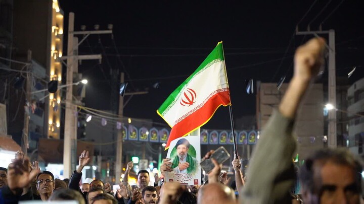 تصاویر/خروش اهالی باغیرت کوی ملت اهواز در بیعت با سومین رهبر انقلاب اسلامی ایران