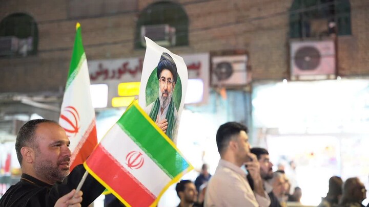 تصاویر/خروش اهالی باغیرت کوی ملت اهواز در بیعت با سومین رهبر انقلاب اسلامی ایران