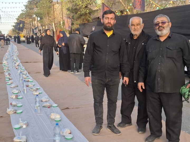 تصاویر/ بزرگترین سفره افطاری به طول یک کیلومتر در کاشان