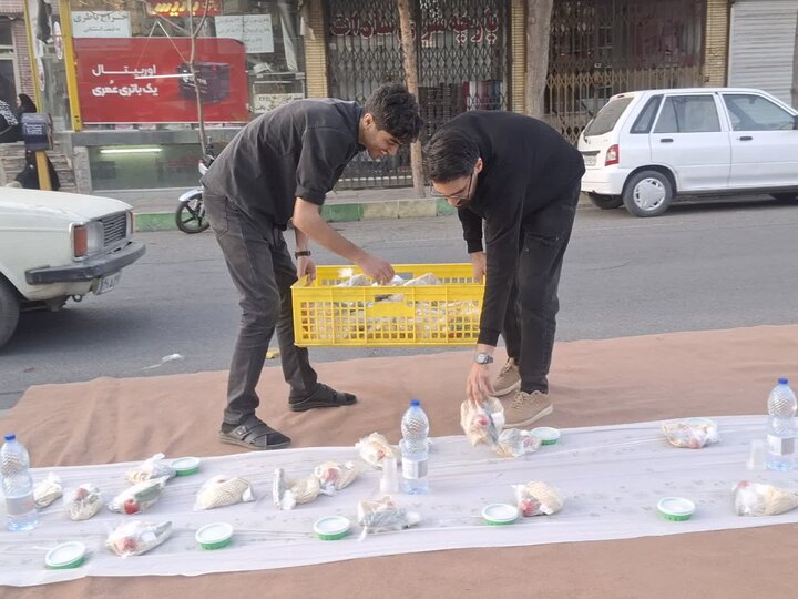 تصاویر/ بزرگترین سفره افطاری به طول یک کیلومتر در کاشان