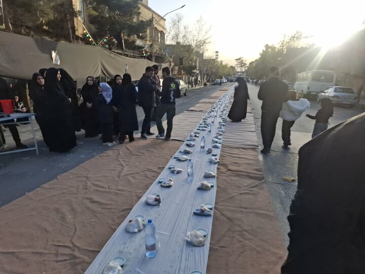 تصاویر/ بزرگترین سفره افطاری به طول یک کیلومتر در کاشان