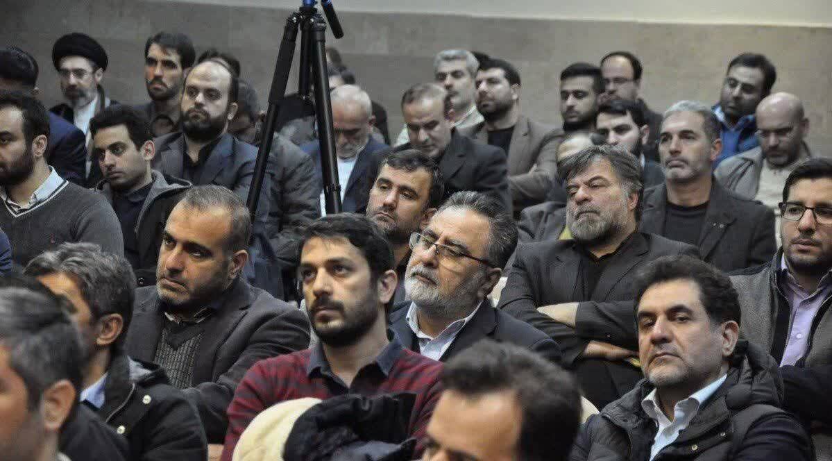 L’Ayatollah Seyyed Mojtaba Khamenei in una riunione genitori‑insegnanti