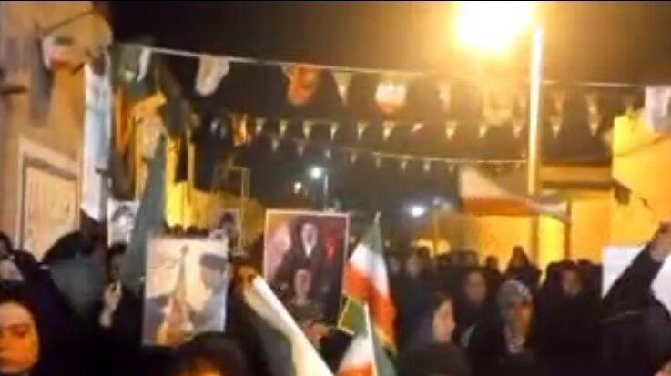 فیلم| تجمع و فریاد انتقام خواهی خون رهبر شهید توسط عزاداران شهر کاکی