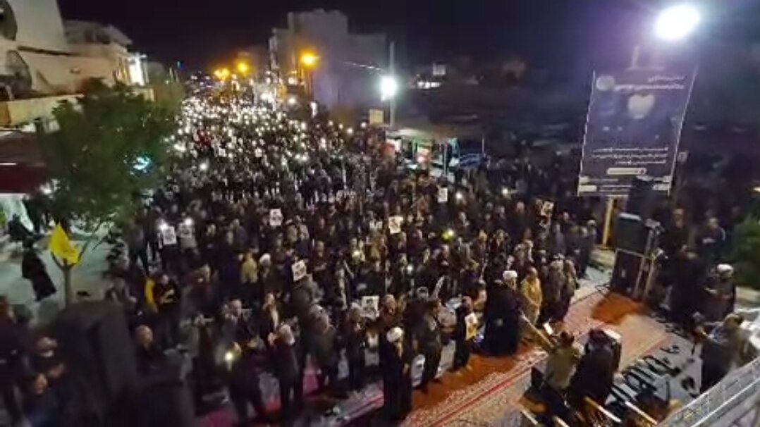 فیلم| بیعت مردم خورموج با رهبر انقلاب در شب قدر